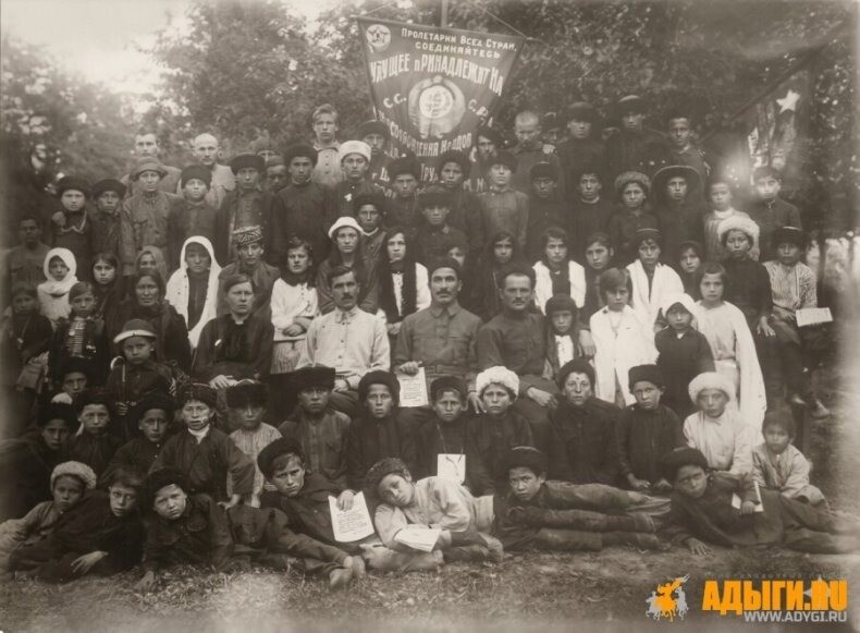 Учащиеся аульской школы Панахес