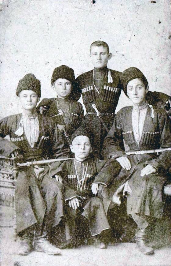 Ученики Майкопской горской школы